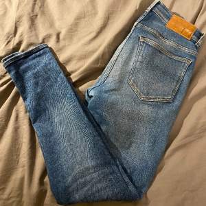 Feta jeans från tiger of sweden, skit bra skick, modellen heter Evolve och är en slim-regular passform, beror lite på hur du är byggd. Skriv ifall ni har frågor!