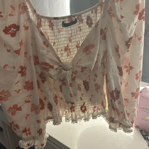 Söt topp från zara ❤️ - Jättesöt topp från zara i nyskick! ❤️❤️