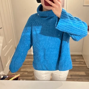 Stickad tröja - Använd några gånger, i bra skick.