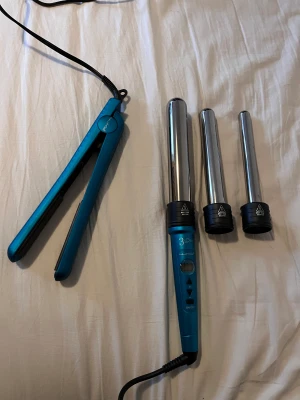 Hårstylingskit från Nume - Säljer ett hårstylingkit med locktång och plattång. Plattången och locktången har justerbar värme. Då Nume är ett amerikanskt märke passar dem i amerikanska eluttag men en adapter fås med så den passar i europeiska eluttag.