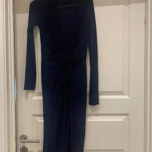 Blå klänning från Rebecca Stella 