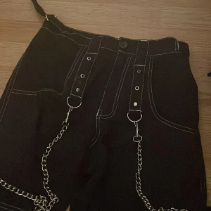 Emo byxor! - Emo byxor från bluefox! Köpta för runt 1000kr. Ge pris förslag men de är nyskick! Ändvända bara några gånger. Baggy!