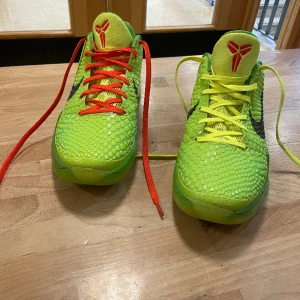 Kobe 6 grinch  - Kobe 6 storlek 44,5 använda 3-4 gånger 