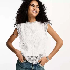 Spets tröja  - Spets tröja från only, slutsåld på hemsidan! (Lånade bilder!!)