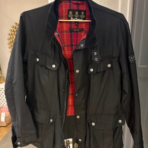 Barbour jacka - Barbour Internationel ofodrad jacka.