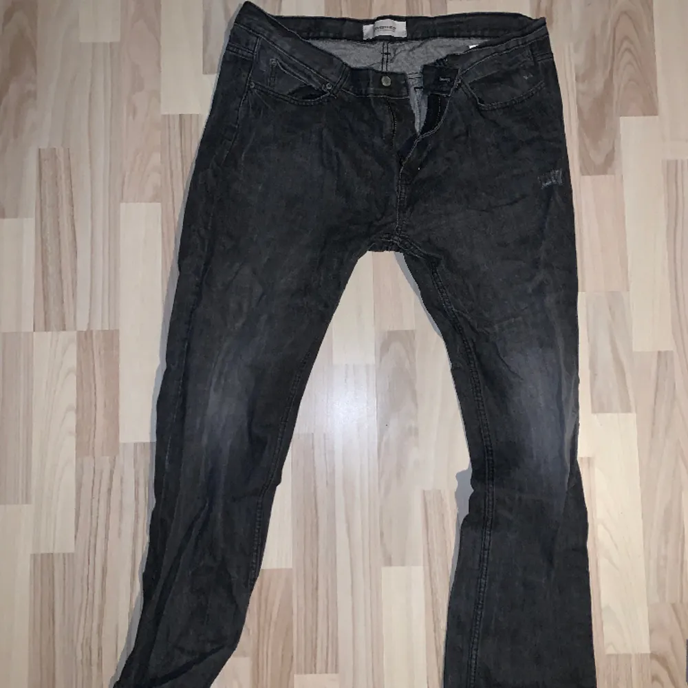 Superfina byxor från dressman i storlek W40 L32 Krynkliga efter att legat i klädpåse!. Jeans & Byxor.