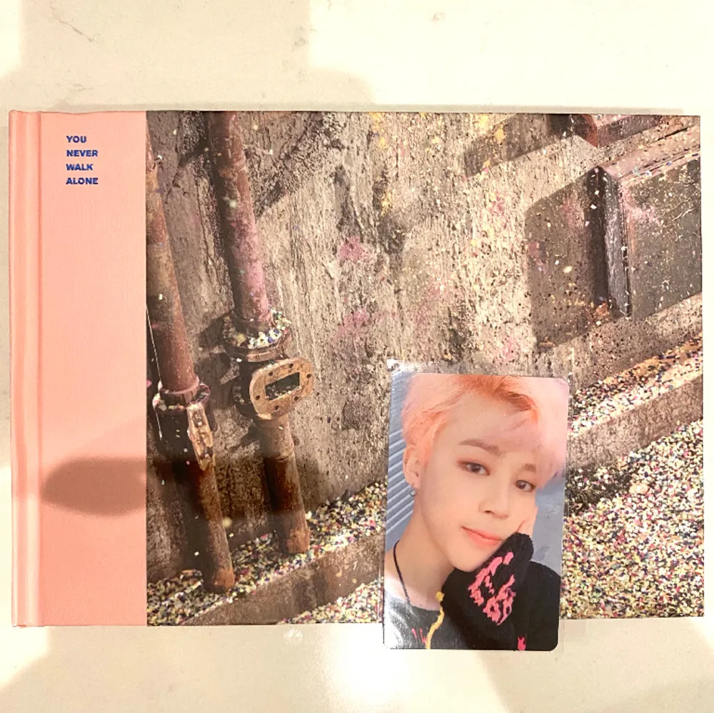 Jag säljer detta BTS album för endast 200 kr! (nyskick) . Övrigt.