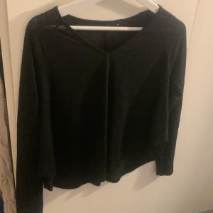 Genomsynlig tröja - Inga defekter 