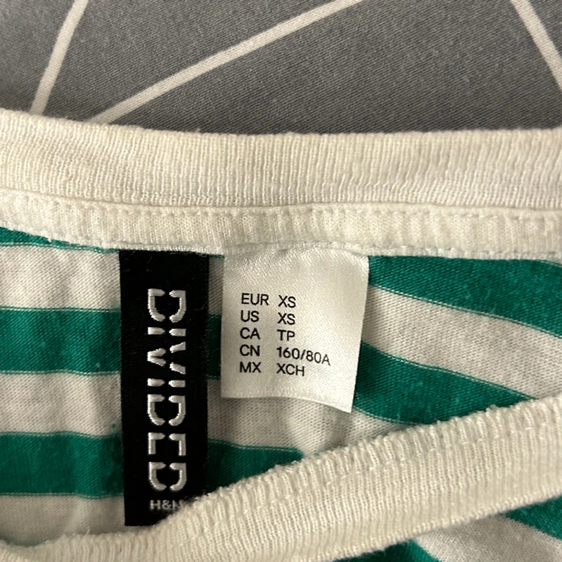 grön o vit tröja från hm - 90