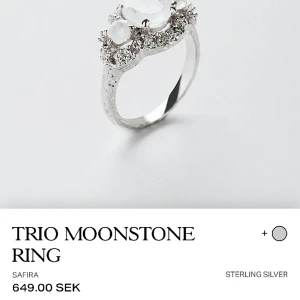 Safira ring  - Ring i nyskick från safira. Köptes för 649kr säljer för 150kr inkl frakt. Storlek 19. 