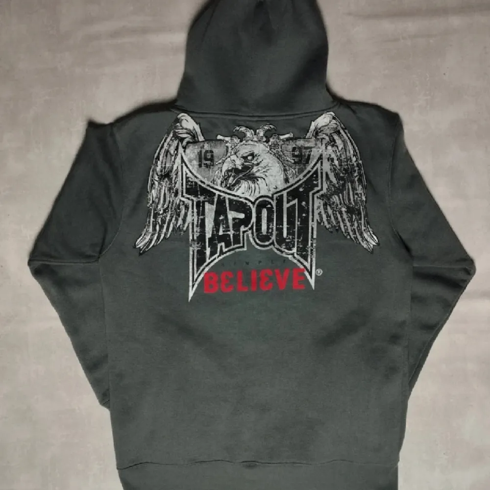 as hård as fet draining tapout zip up 🚒🚒🚒 70x56 😇😇 . Hoodies.