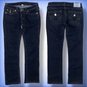 True Religion Jeans - Ett par fina True Religion Jeans utan några defekter! hör av dig om du har frågor!☺️