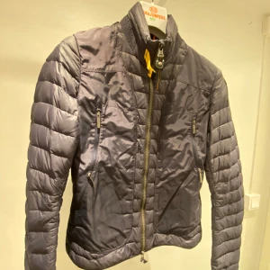 Tunn parajumper dunjacka - Tunn parajumper dunjacka, bra skick. Med original galje.