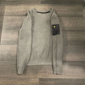 Lyle and scott sweatshirt  - Säljer min lyle and scott sweatshirt väldigt fin och bra kvalite. Storlek 14/15 years