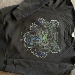 Kenzo sweatshirt  - Kenzotröja i väldigt bra skick. Svart. Storlek S 