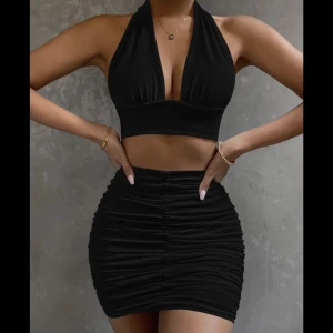 kjol och top - jätte fin top och kjol som tyvärr aldrig kommit till användning