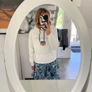 Gant hoodie  - Säljer denna gant hoodie, Använd ca 2 gånger alltså i ny sick  (DU STÅR FÖR FRAKT)