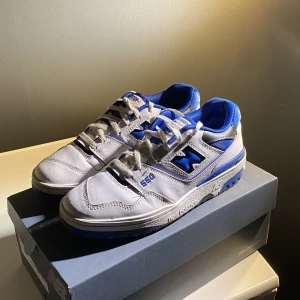 New Balance 550 - Använda fåtal gånger, skick 9/10, inga defekter, st 42. Köparen står för frakt.  Tveka inte att höra av dig vid någon fråga🤙🏼