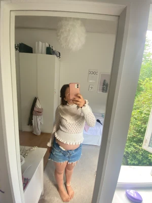 Zara topp - Såå gullig zara topp! Bara använd några få gånger så jättefint skick💖Tvättar såklart innan jag postar! Köparen står för frakten, storlek M men passar xs-s också då den är stretchig!!💗💗