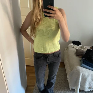 Topp - Stickad topp. Köparen står för frakten. 