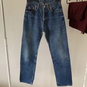 Levis 501 29/32 - Levis 501 jeans. Straight leg button fly. 100% bomull. W29 L32. Djur & Rökfritt hem.