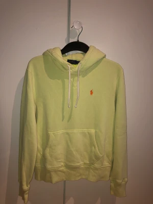 Ralph lauren kofta - Hej! Säljer min Ralph lauren kofta i ett super fint skick, hör gärna av er vid intresse😃