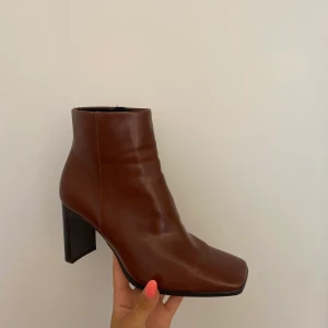 Bruna klackskor  - Superfina bruna klackskor i perfekt skick! 