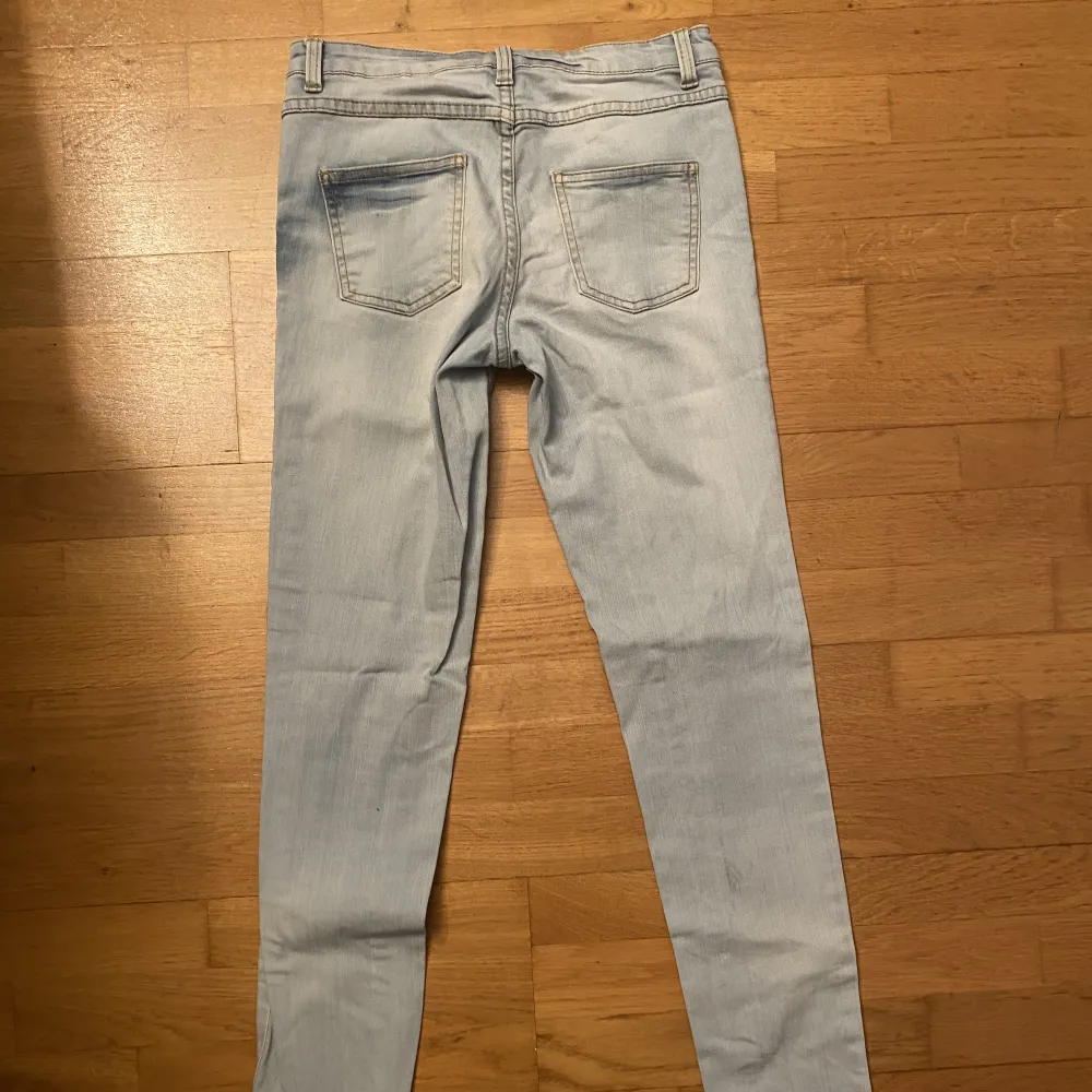 Säljer nya Vila jeans i storlek xs! Kan förhandla pris vid intresse 🌸. Jeans & Byxor.