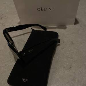 Celine solglasögon i modell oversized S002. Påse & glasögonfodral tillkommer. Inköpta i New York 2018 Kontoutdrag finns. 