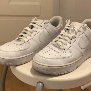 Air force 1  - Har köpt nya så har inte nåt anledning att ha kvar dom!