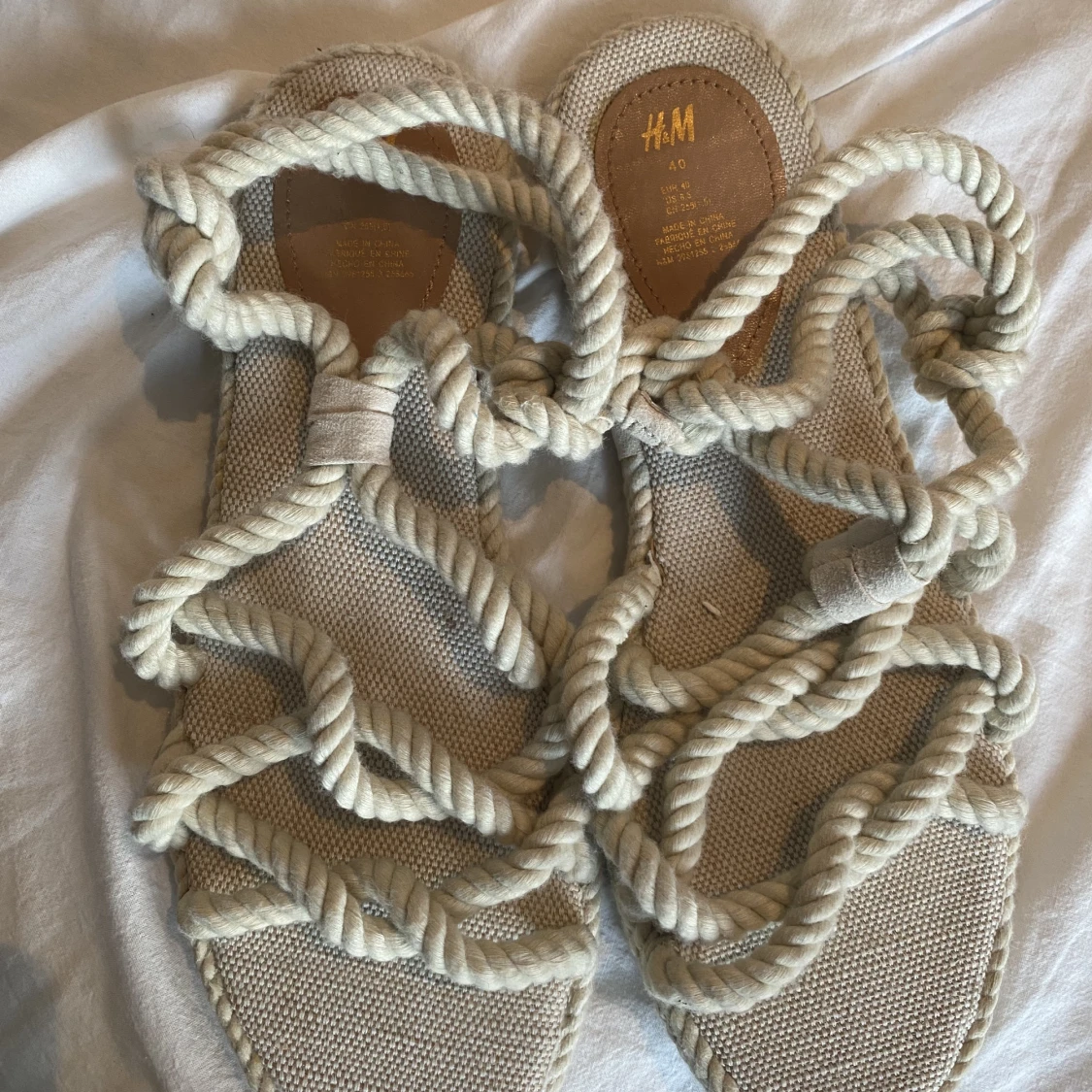 Sandaler med snören