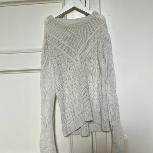 Stickad tröja  - Säljer min stickade tröja då den inte användes så mycket, jag ärvde den av min syster💕den passar mig som är xxs!❤️