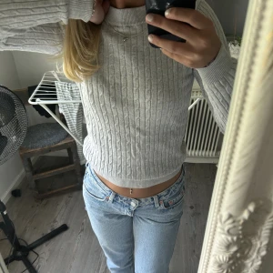 Stickad tröja - Säljer denna gråa tröjan från Gina Tricot då den aldrig kommer till användning! 💋