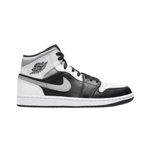Air Jordan 1 Mid - Säljer dessa snygga sneakers! 🖤Storlek 38 🖤Använda fåtal gånger men så gott som nya. Köpt för 3000kr 