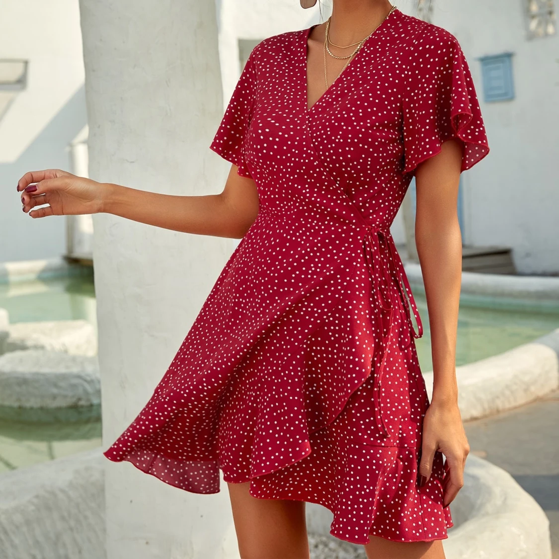 Rödvit prickig klänning i strl S