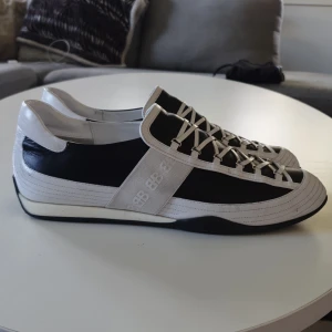 Hugo boss skor - Hugo boss skor Fint skick, fråga om fler bilder och frågor original 1500-2000 Storlek 40