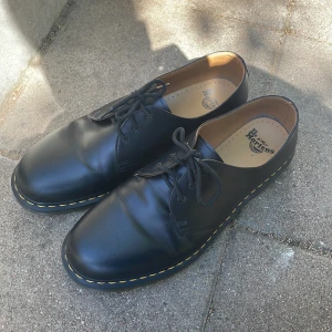 Dr Martens smooth läder oxfordskor - Dr Martens storlek EU 47, använda 3 gånger. 