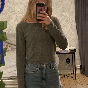 Långsemester tröja  - Gråmelerad långarmad tröja🩶