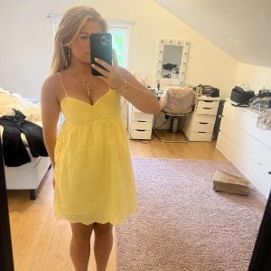 Klänning - SÅ FIN gul klänning💛
