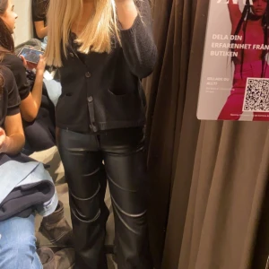 Jeans - Säljer jätte fina skinn jeans, jätte coola och fina. Låg, mid midja💗jätte populära