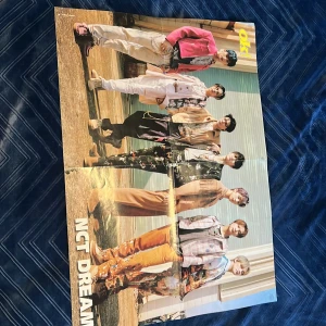 Nct dream poster  - Säljer min nct dream poster sza och doja cat finns på baksidan. Säljer den för 60kr plus frakt! 