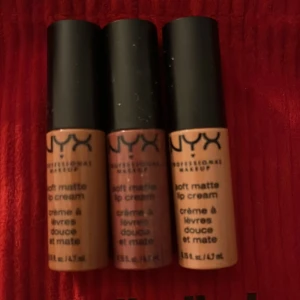Nyx soft matte lip cream - En Set av tre olika nyanser av nyx soft matte lip cream, helt oanvända. 