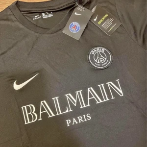 PSG BALMAIN TRÖJOR M L - Hej, säljer psg balmain tröjor, finns storlekar m och L 300kr styck Hämtas i Norrköping eller fraktas!:)
