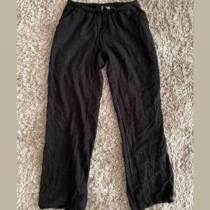 Svarta lowwaisted linne byxor från H&M!🖤