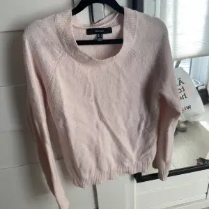 Stickad tröja från vero Moda. Likadan som en gråa som jag också säljer. Fast denna är då rosa. 