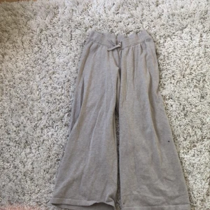 Mysiga byxor  - Storlek 152