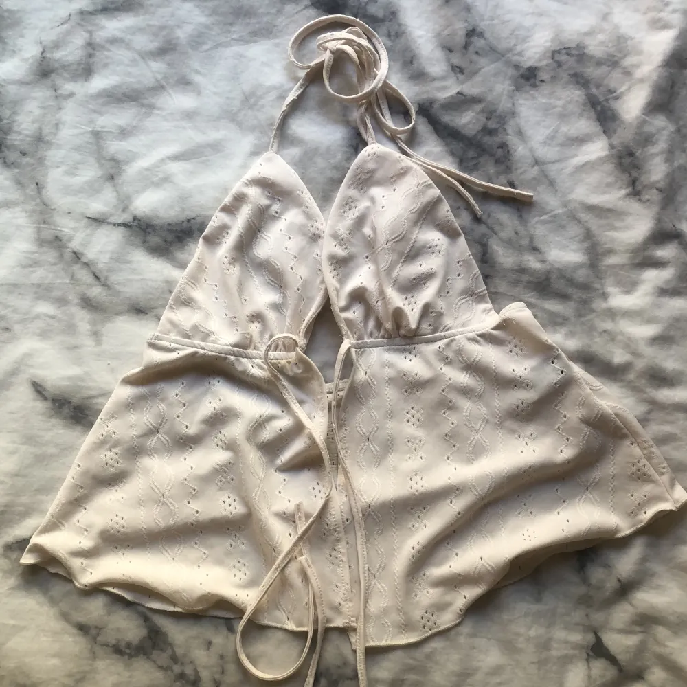 säljer detta ’linnet’ med fina mönster på och öppen mage då det inte längre är min stil🩷 det är nästan aldrig använt och passar till nästan ALLT!<3. Toppar.