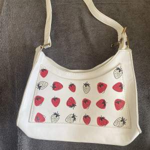En supersöt väska med jordgubbar 🍓💗