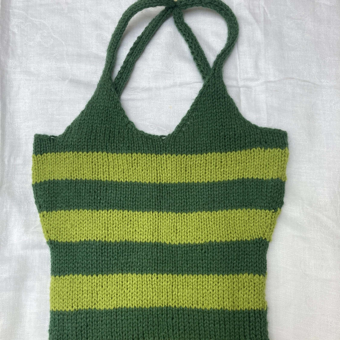 Grön randig stickad klänning