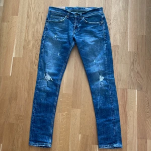 Dondup jeans - Ett par dondup jeans modell george i storlek 32. Ritkigt fint skick! Pris går att diskuteras vid snabb affär!